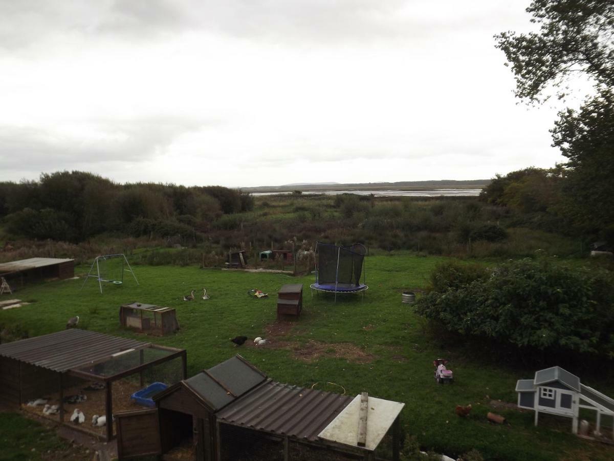 Marsh Water Ponds Fishery Villa Kidwelly Exterior photo